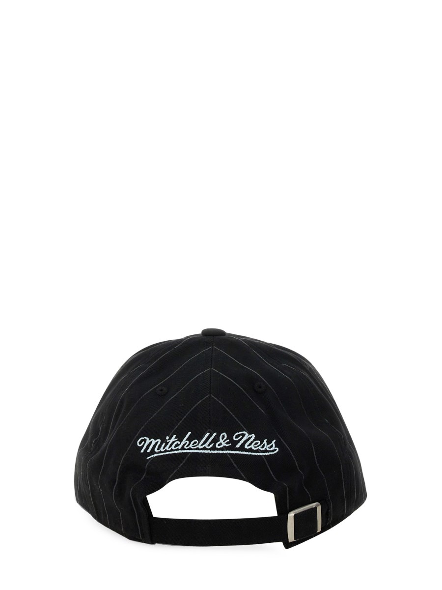 3.PARADIS CAPPELLO MITCHELL & NESS AND THE NBA IN COTONE CON RICAMO DOVE Vendita Economica