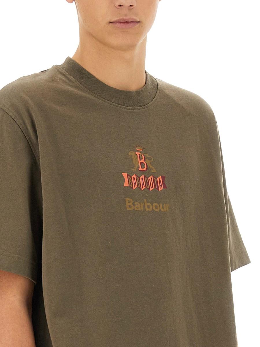 BARACUTA X BARBOUR T-SHIRT IN JERSEY CON LOGO Offerta