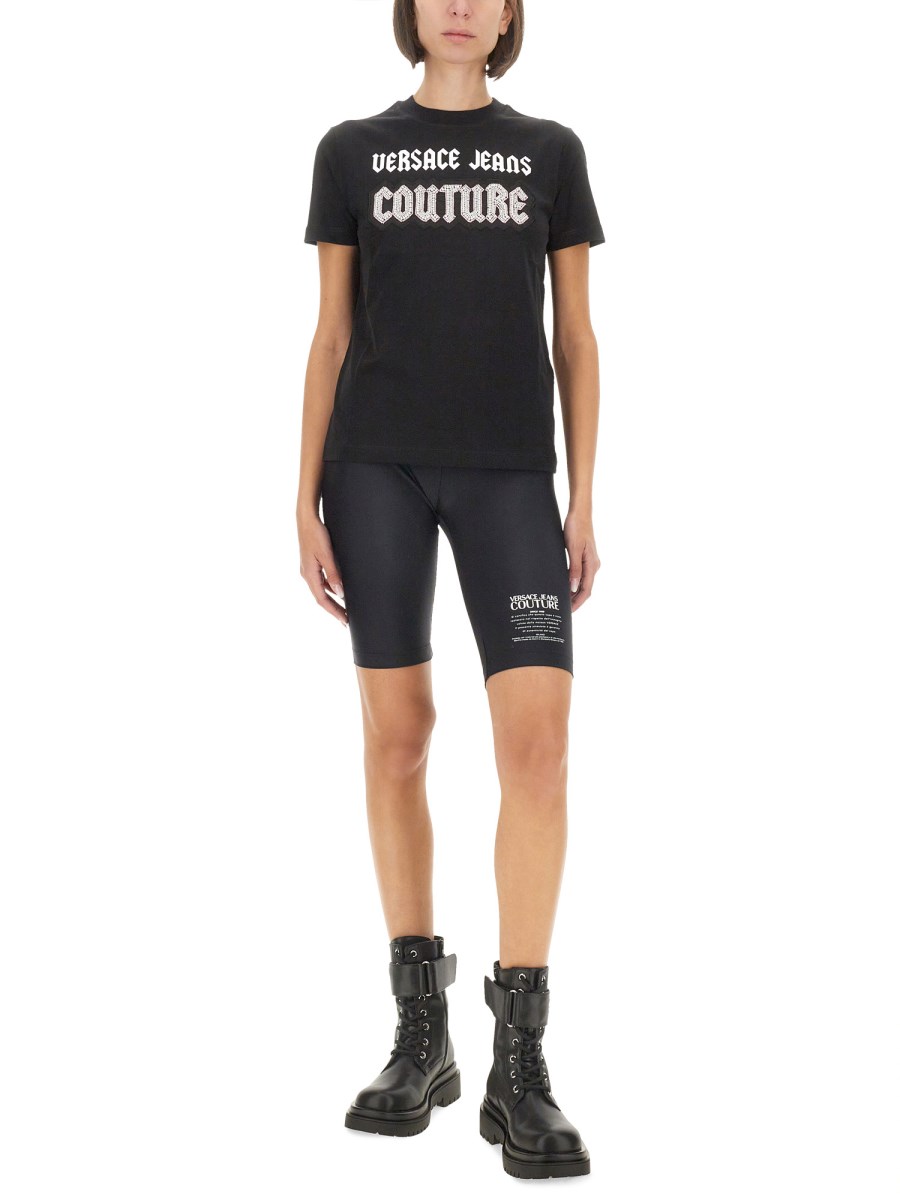 VERSACE JEANS COUTURE T-SHIRT IN COTONE CON LOGO Spedizione Gratuita