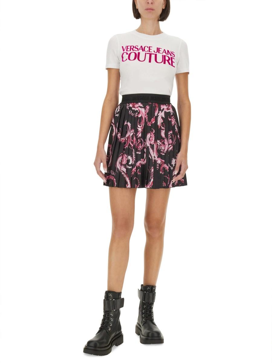 VERSACE JEANS COUTURE T-SHIRT IN JERSEY DI COTONE CON LOGO Limitato a 3 giorni