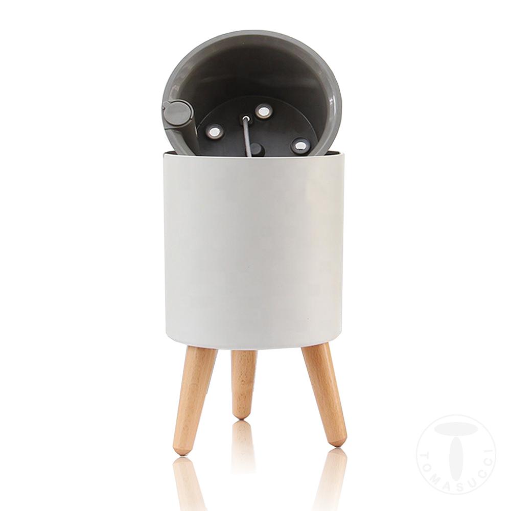 Tomasucci Vaso autoinnaffiante per esterno / interno CALLA - A Presa